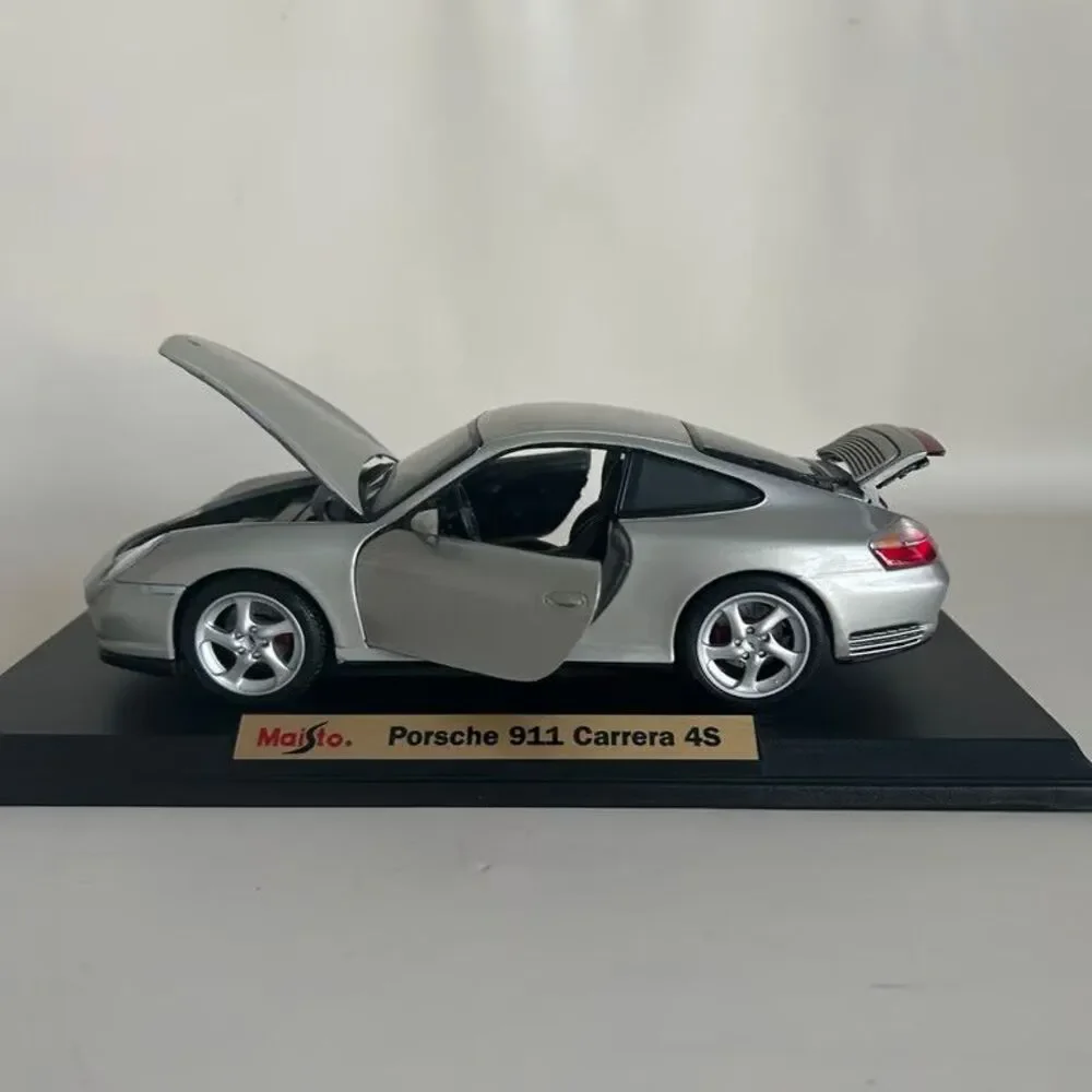 Maisto Porsche 911 Carrera 4S 1:18 Scale Diecast Model Car Silver Vintage 1998